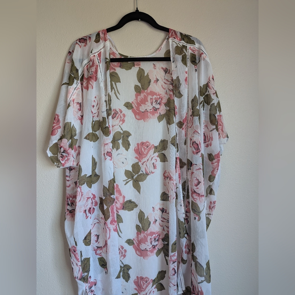 Band of Gypsies Pink and White Floral Kimono with Relaxed Fit OS